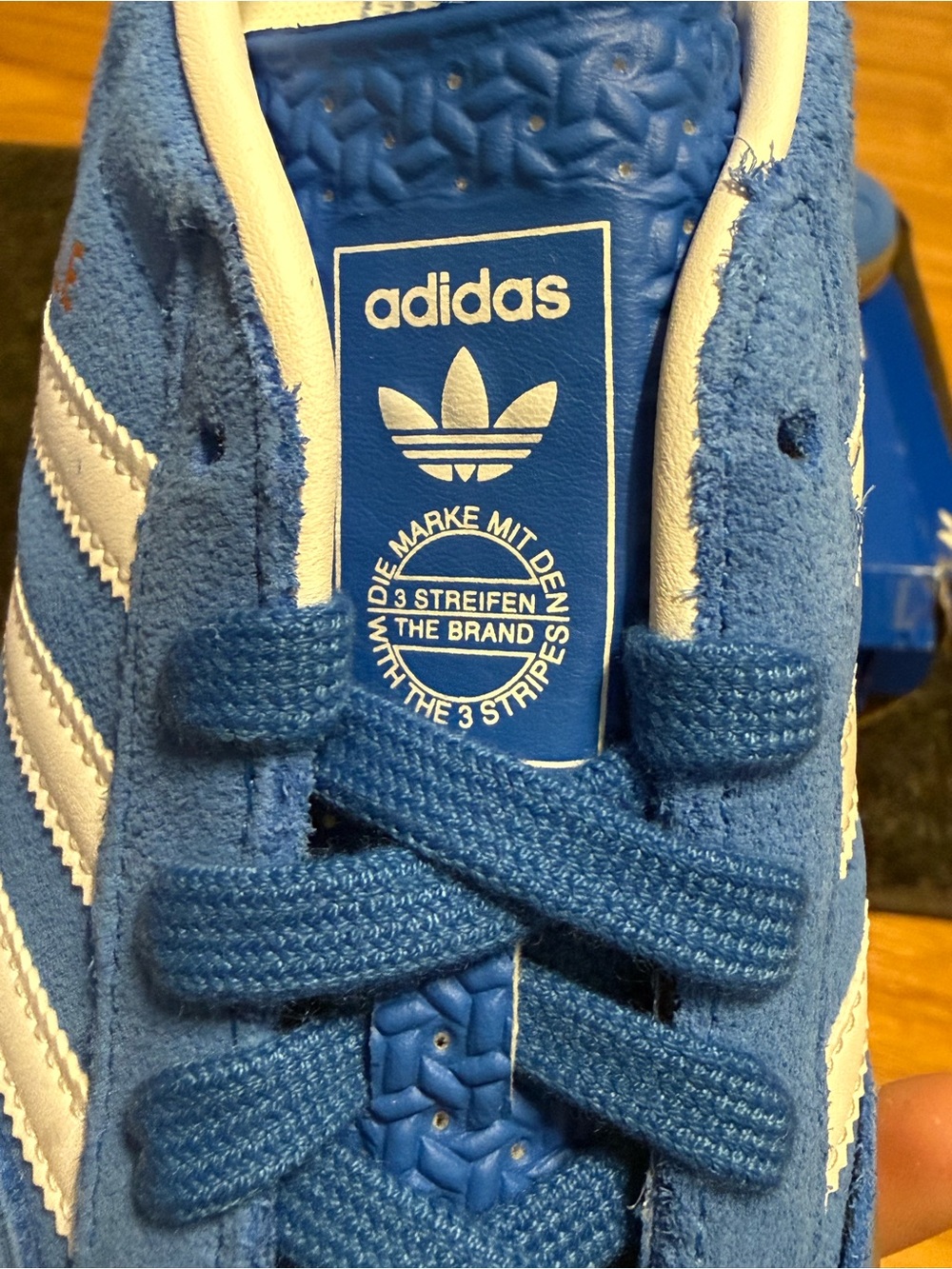 adidas Gazelle indoor Men's Blue Suede Sneakers with White Stripes, size 6 NIB - Picture 6 of 10